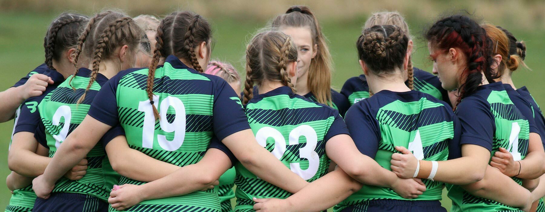 Womens rugby huddle